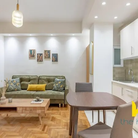 Acropolis Haven: Your Charming Retreat In Koukaki!