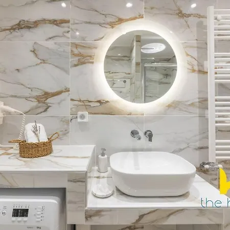 Acropolis Haven: Your Charming Retreat In Koukaki! Apartment